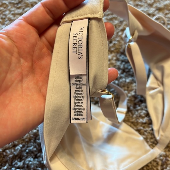 Victoria’s Secret size 32DD bra - Picture 3 of 3